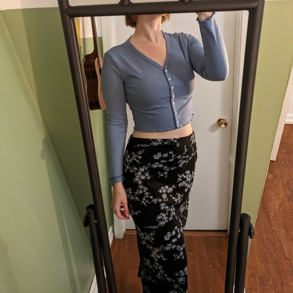 Cute Pearl Button Cardigan - Picture 2 of 5